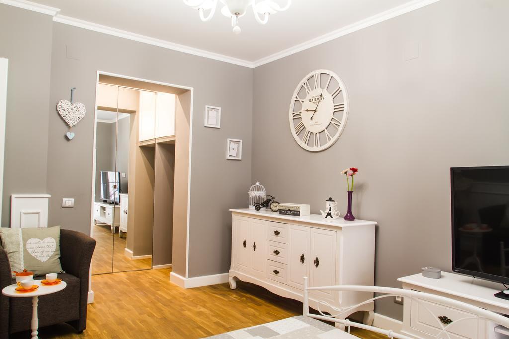 Apartment Amando Bucharest